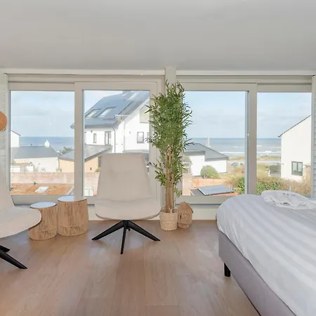 Coastal Apartment *